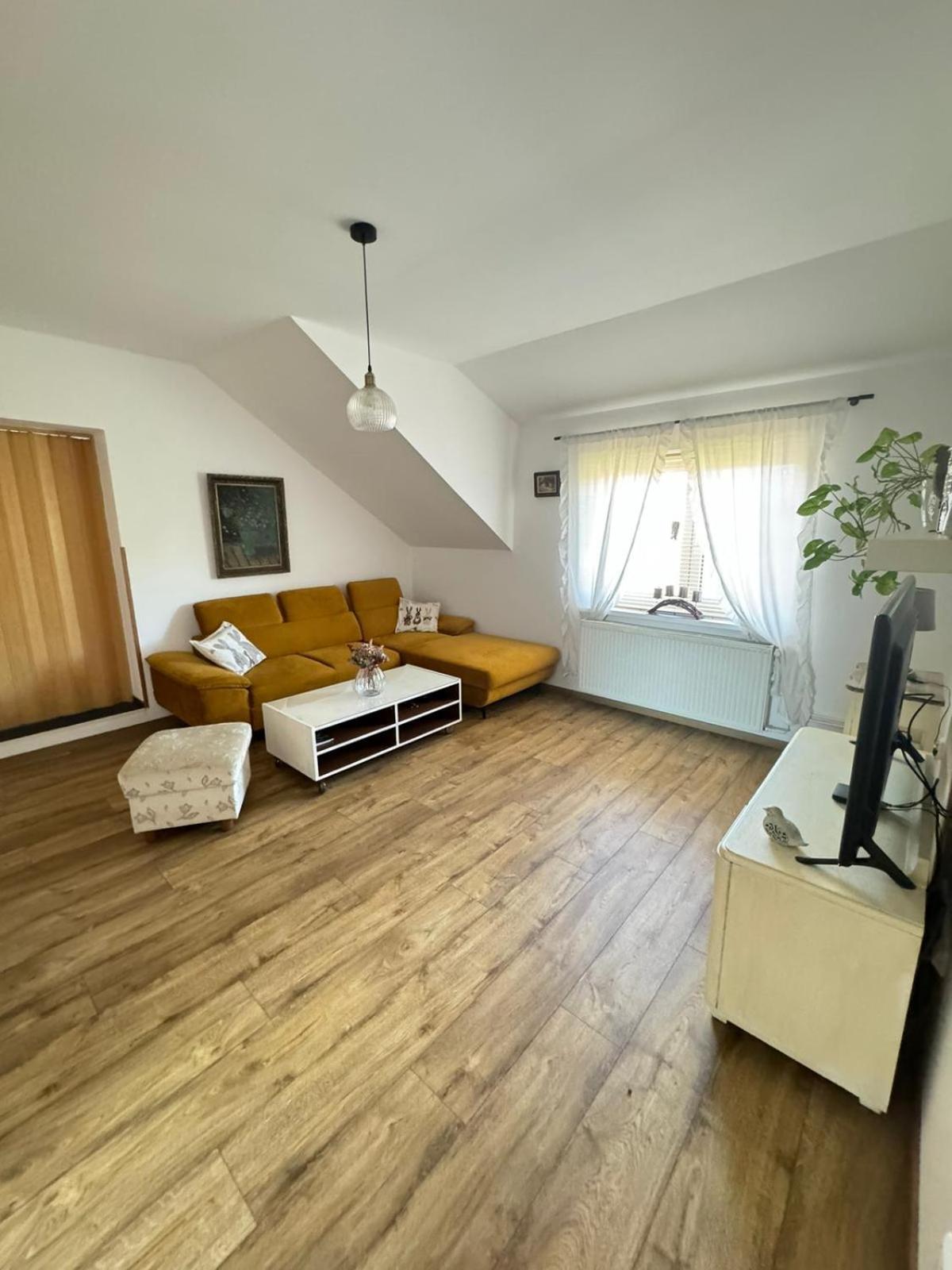 Mocovice Apartment *