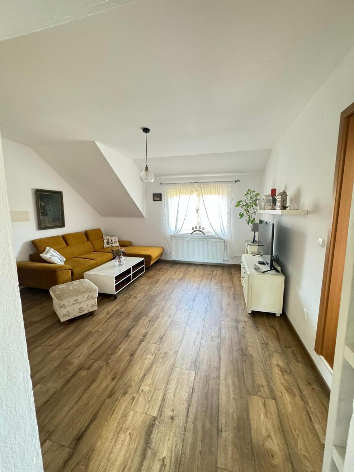 Mocovice Apartment *